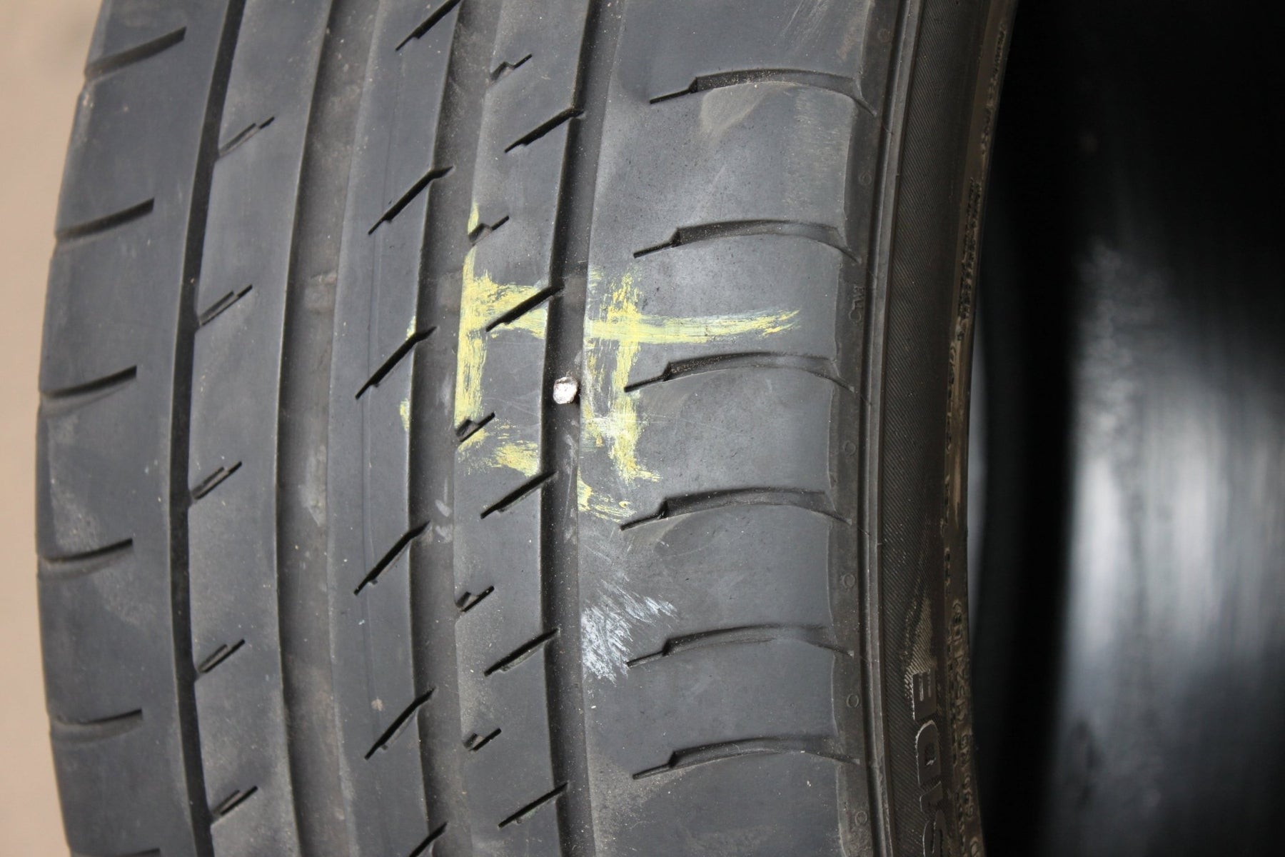 Reifen kaputt - Warum Sie eine Reifenreparatur in Betracht ziehen sollten! - Nuoka